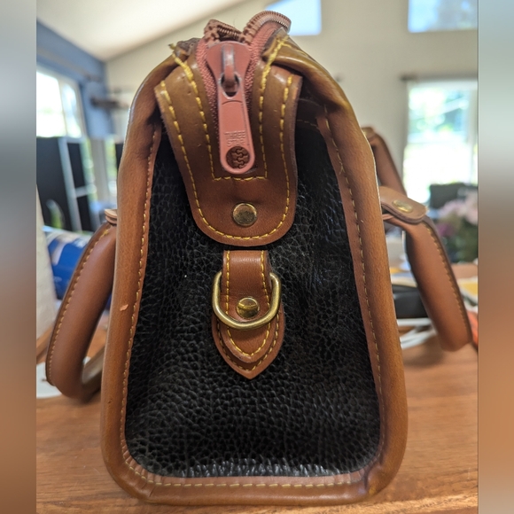 Dooney & Bourke Leather Crossbody Handbag Purse - Picture 3 of 4